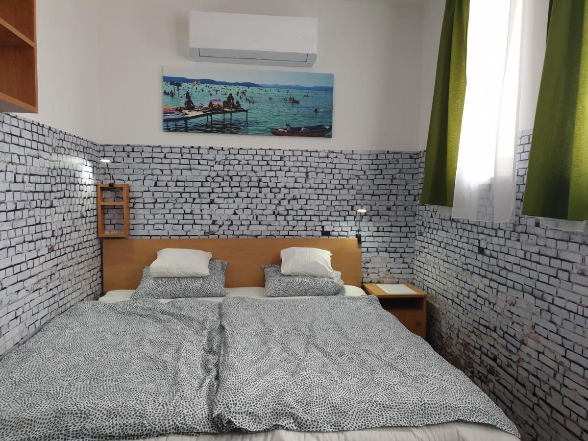 Bed and Breakfast Kid Família Panzió Balatonszárszó Exterior foto