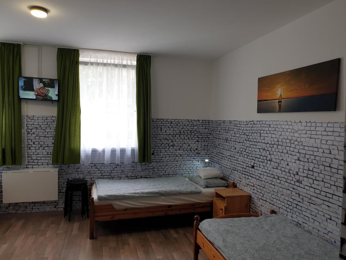 Bed and Breakfast Kid Família Panzió Balatonszárszó Exterior foto